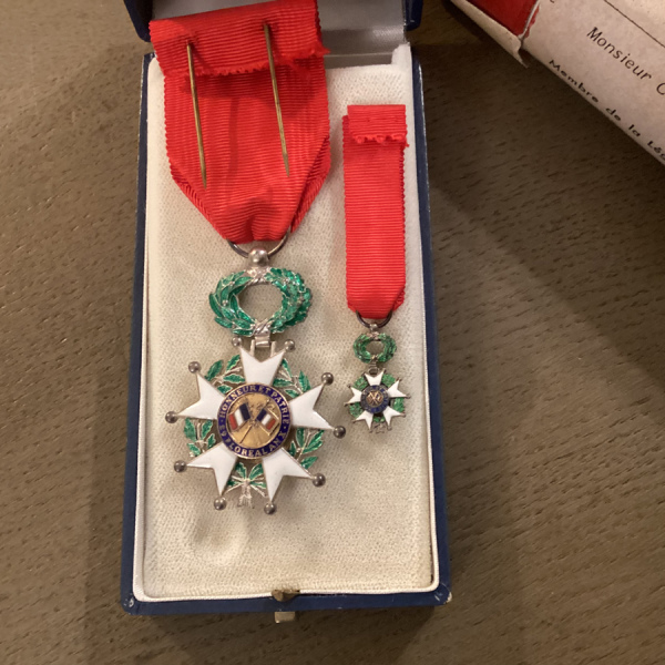 LOT 2 medailles - CHEVALIER ORDRE LEGION D'HONNEUR  REPUBLIQUE