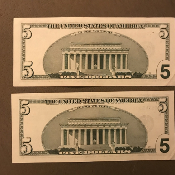 ETATS UNIS - USA - BILLET 5 DOLLARS - 2001 - Lot de deux (numéros successifs)